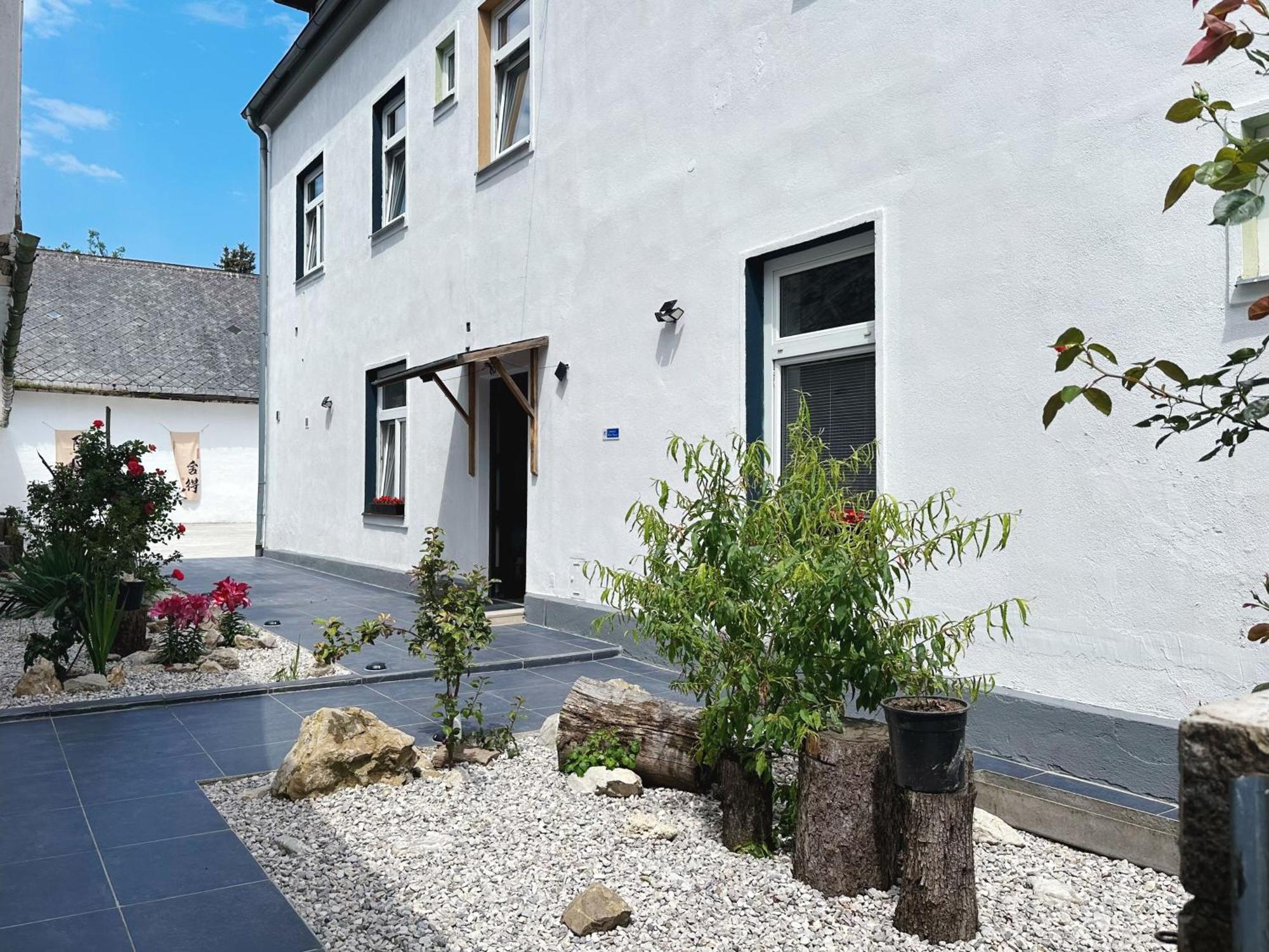 Up Resistances G Lägenhet Baden Exteriör bild